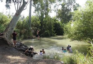 בית לאה: בית פרדס היסטורי על גדת נחל ירקון
